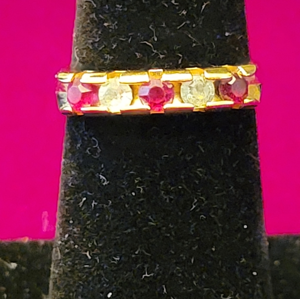 VTG EUC Ruby Colored Stones With CZs In Gold Toned Setting Ring 6.5